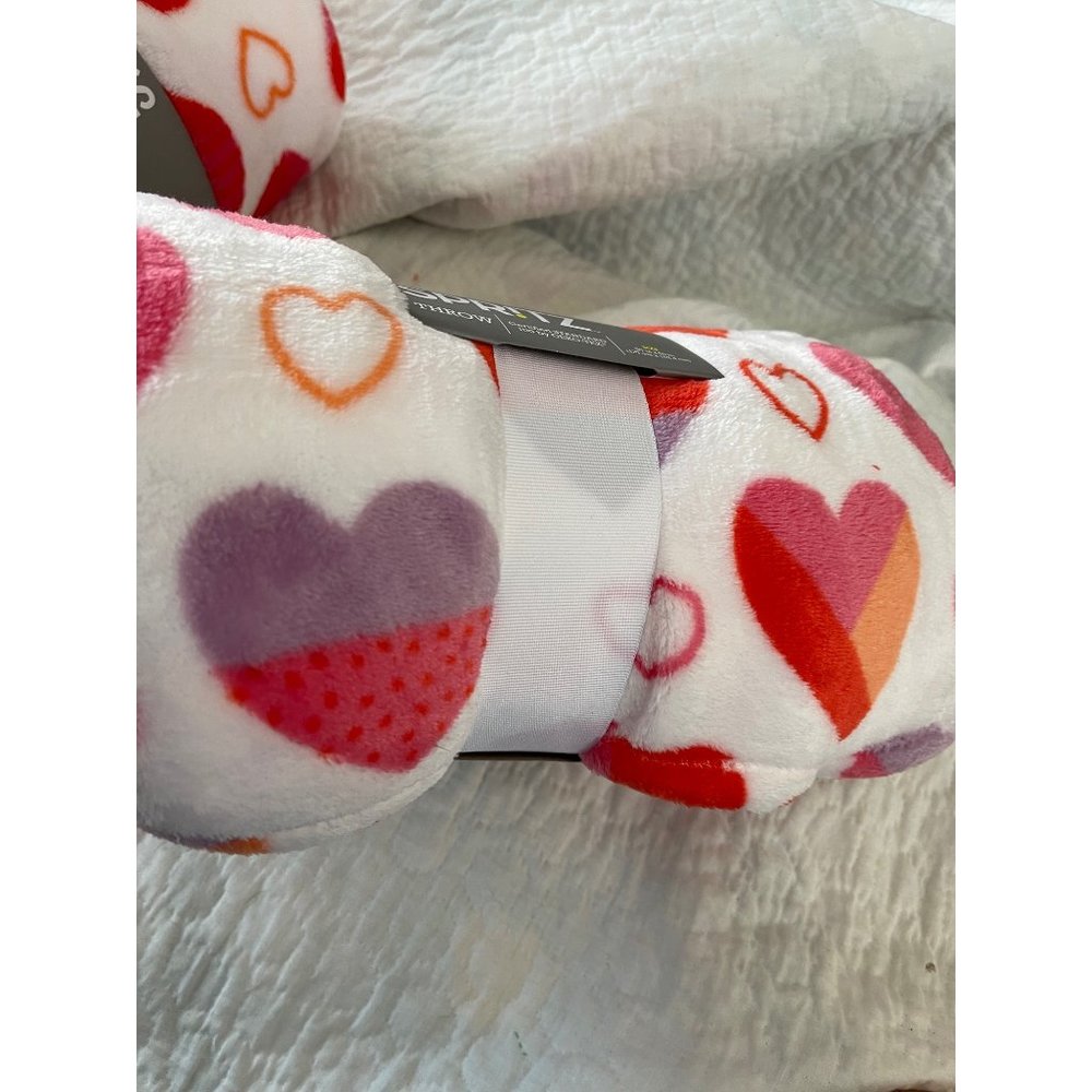 COPY - Spritz White/Red Heart Print Micro-plush Throw Blanket 1-Count - 50”x60” - Picture 4 of 8